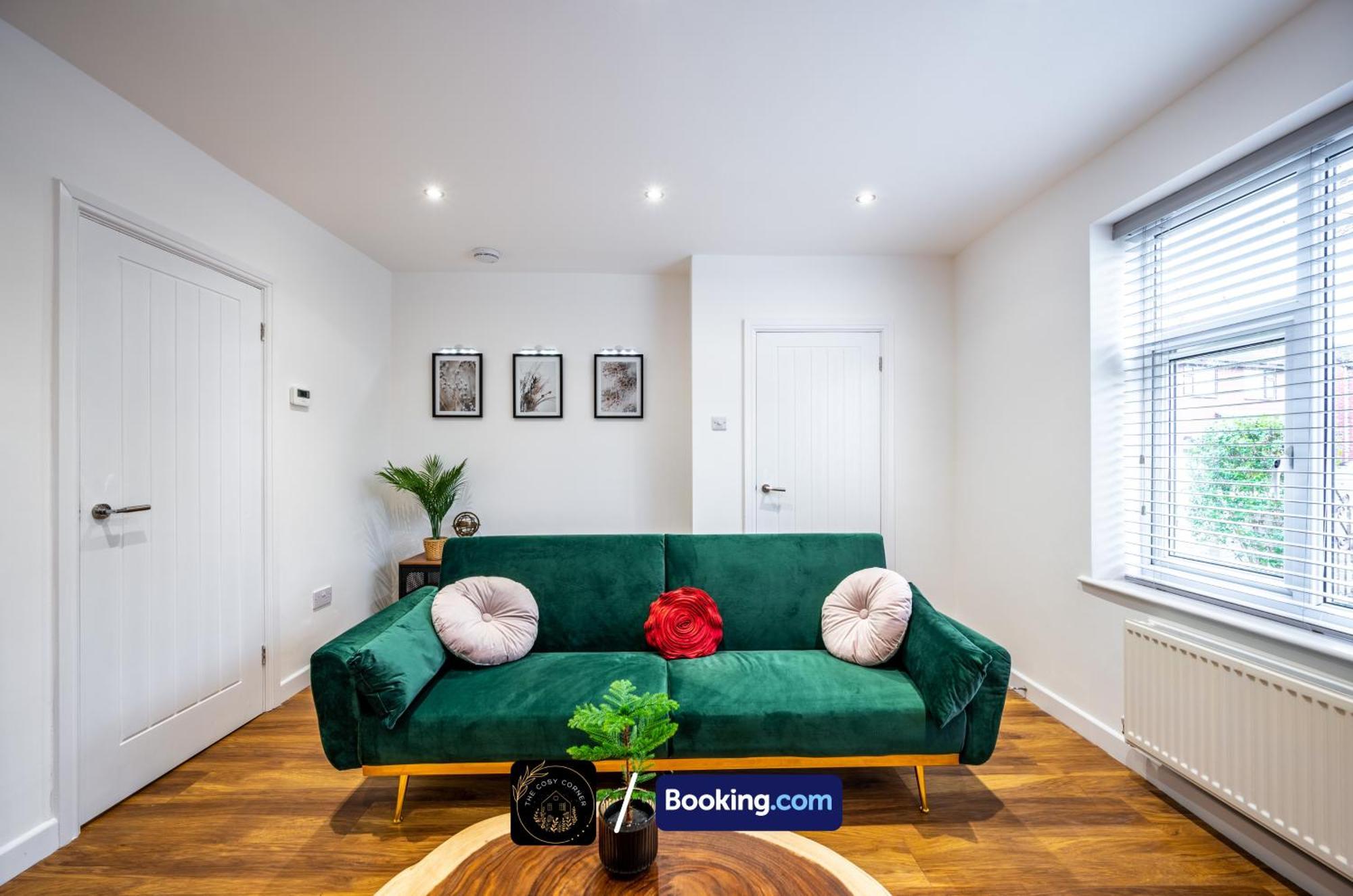 Cosy 3-Bed House, Garden & Free Parking In Stretford Apartamento Manchester Exterior foto