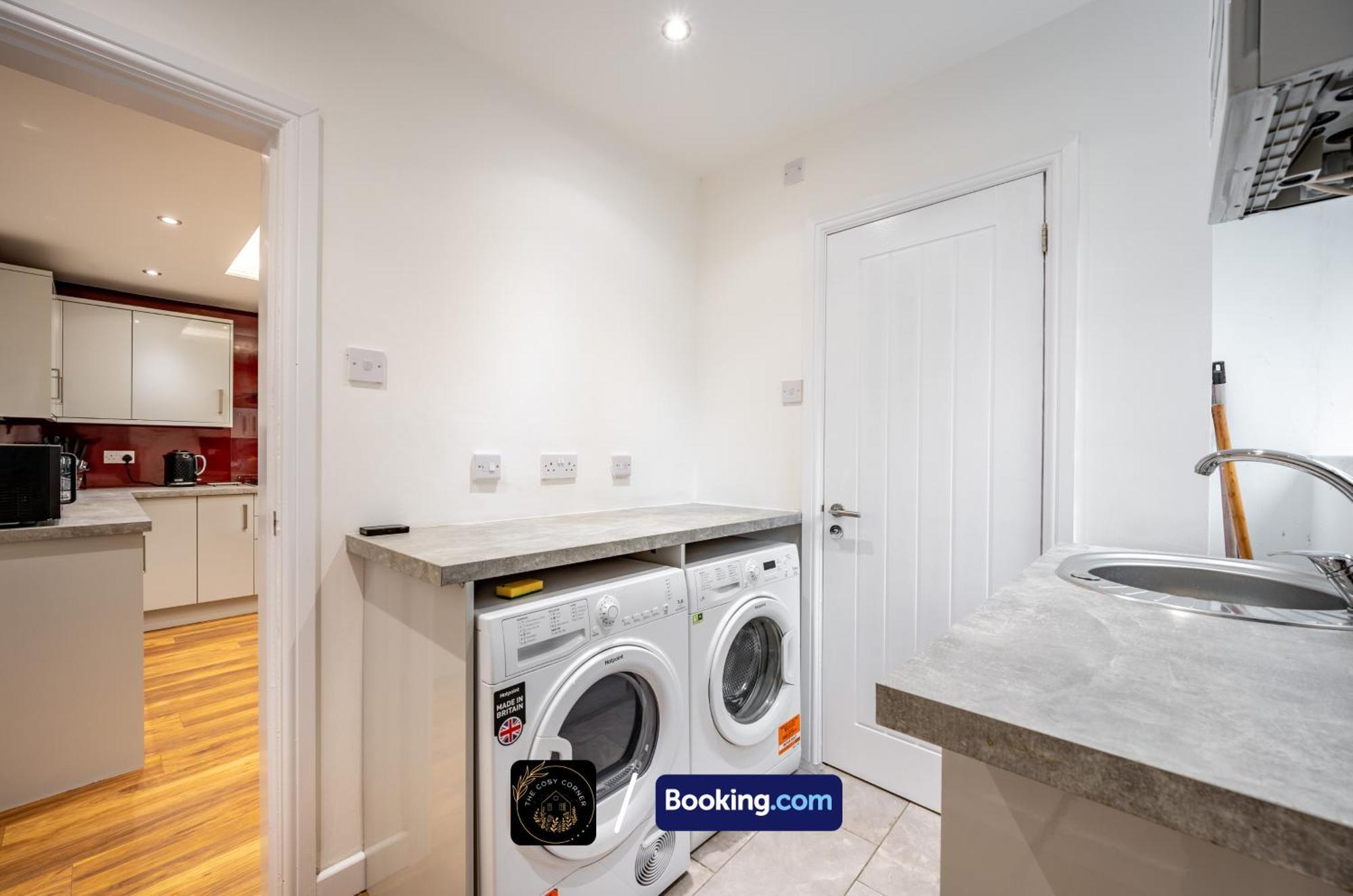 Cosy 3-Bed House, Garden & Free Parking In Stretford Apartamento Manchester Exterior foto
