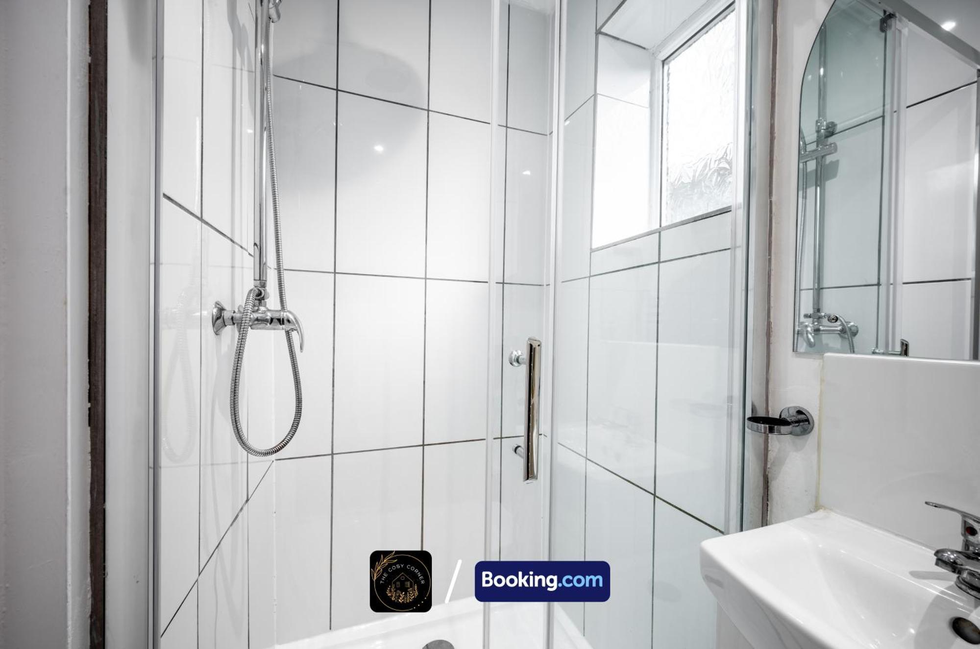 Cosy 3-Bed House, Garden & Free Parking In Stretford Apartamento Manchester Exterior foto