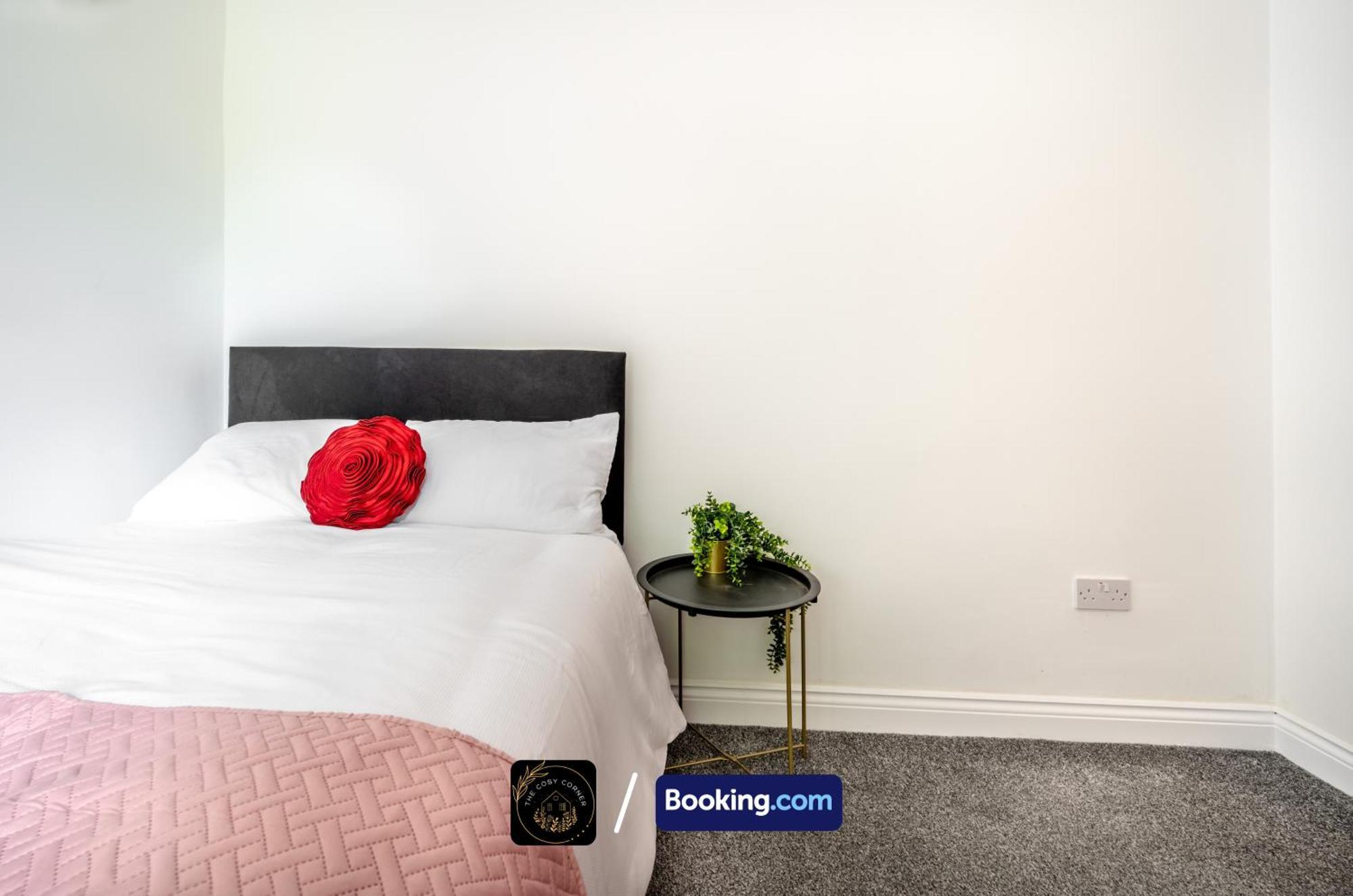 Cosy 3-Bed House, Garden & Free Parking In Stretford Apartamento Manchester Exterior foto