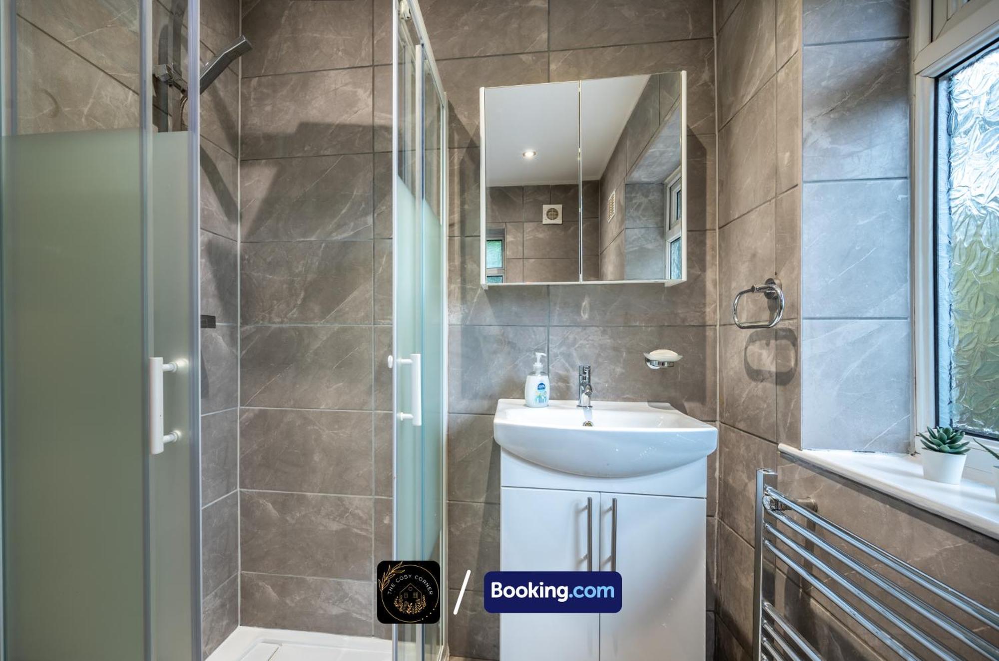 Cosy 3-Bed House, Garden & Free Parking In Stretford Apartamento Manchester Exterior foto