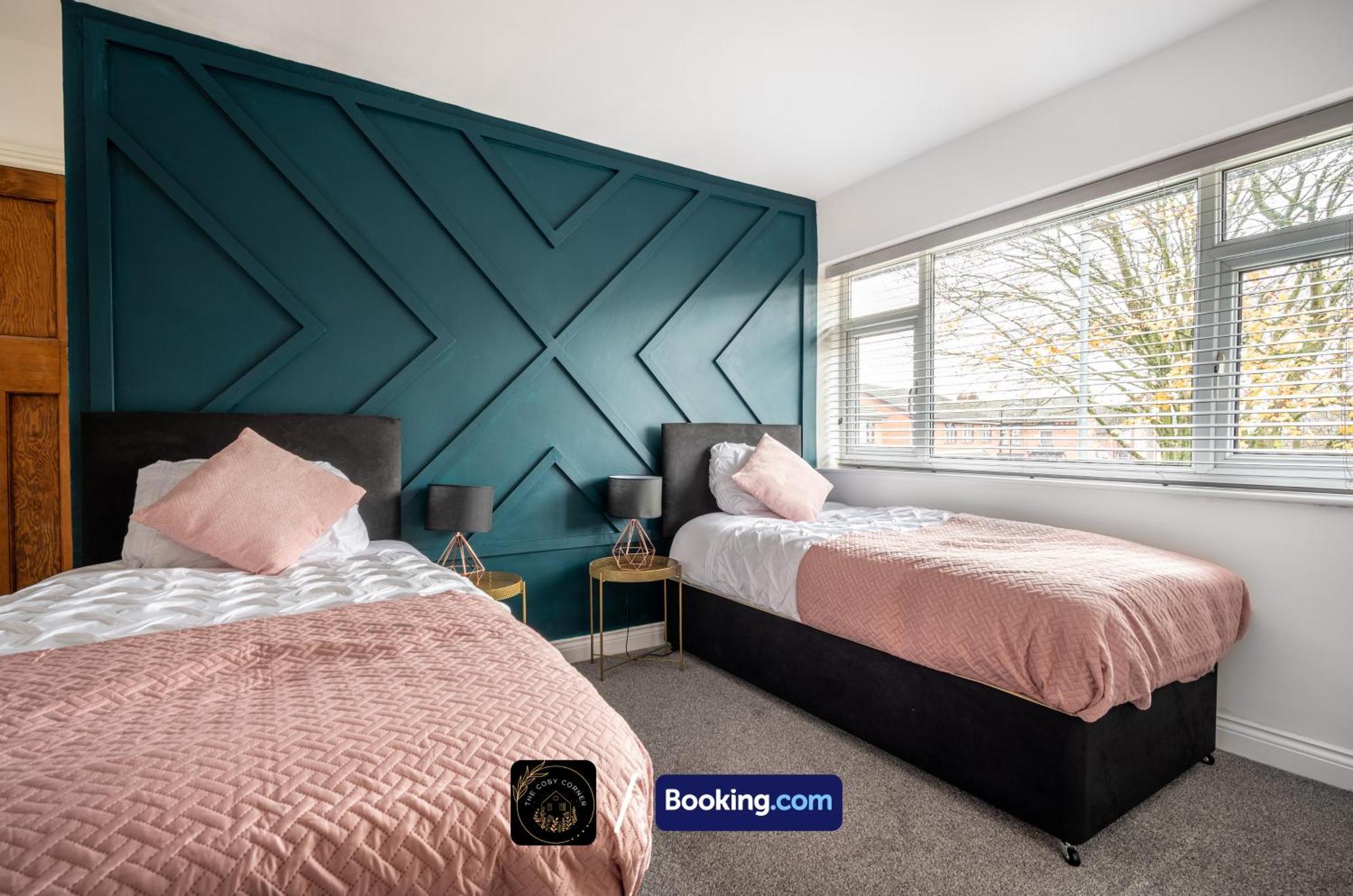 Cosy 3-Bed House, Garden & Free Parking In Stretford Apartamento Manchester Exterior foto
