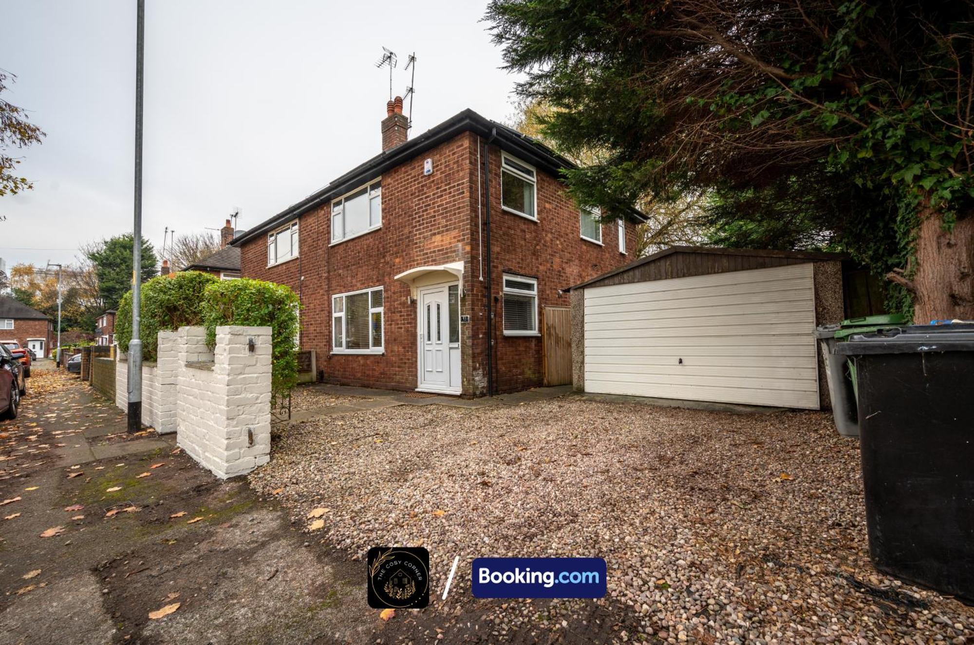 Cosy 3-Bed House, Garden & Free Parking In Stretford Apartamento Manchester Exterior foto