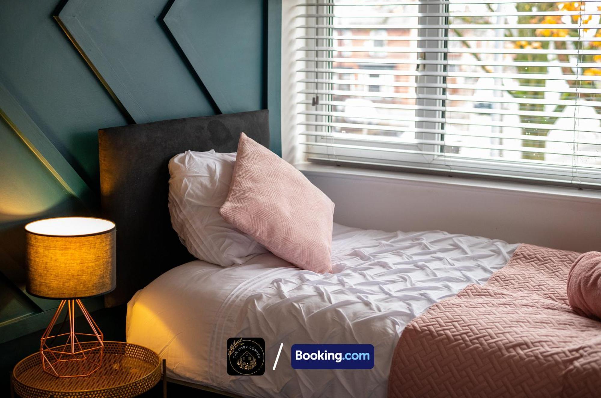 Cosy 3-Bed House, Garden & Free Parking In Stretford Apartamento Manchester Exterior foto